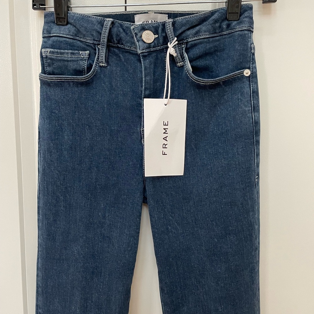 Le One Flare Mid-rise Jean from Frame - Picture 6 of 11